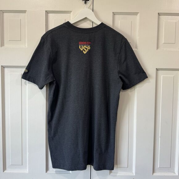 New Era MLB KC Royals Shirt M USA Flag 2023 Patriotic Short Sleeve Gray PRISTINE - Picture 3 of 8